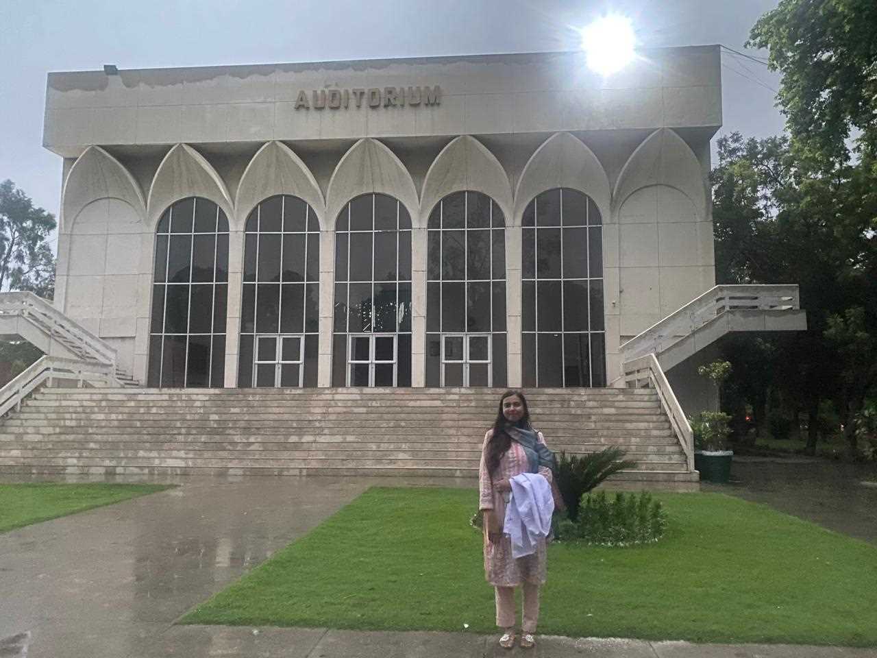 Moneeza khalil