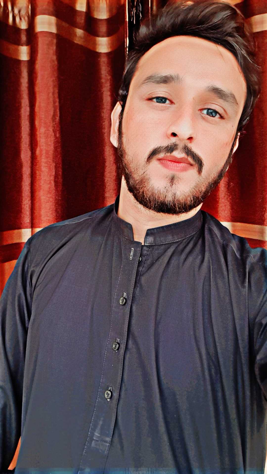 Naveed zeeshangul