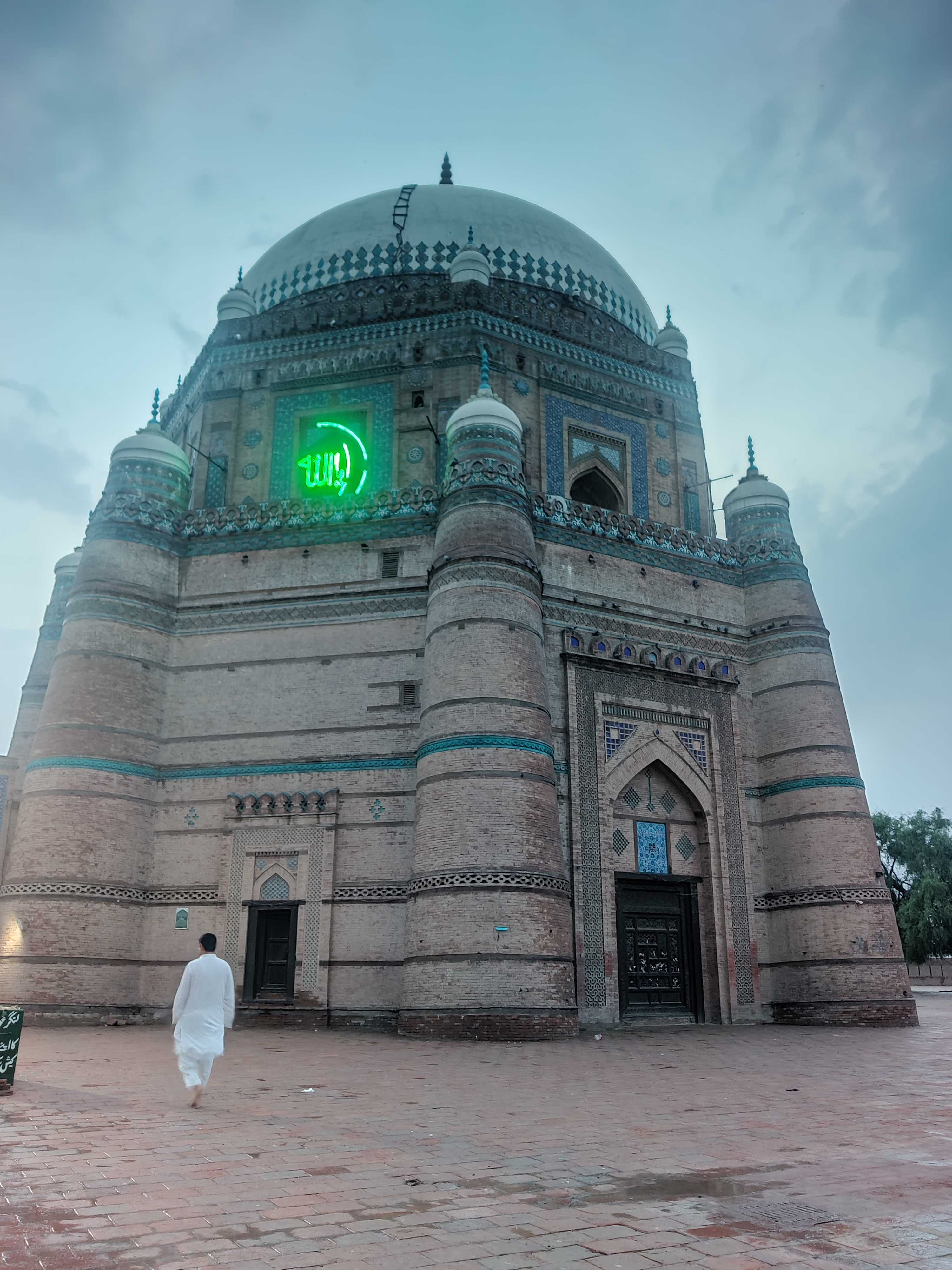 Dr Aqsa Sadiq