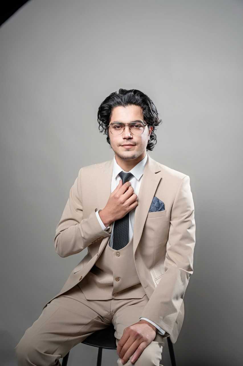 Akhtar paris